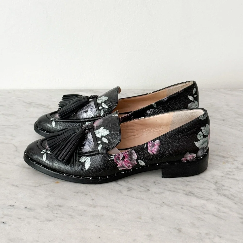 Vince Camuto Geralin Floral Loafers 8.5 Black Leather Studded Almond Toe Flats
